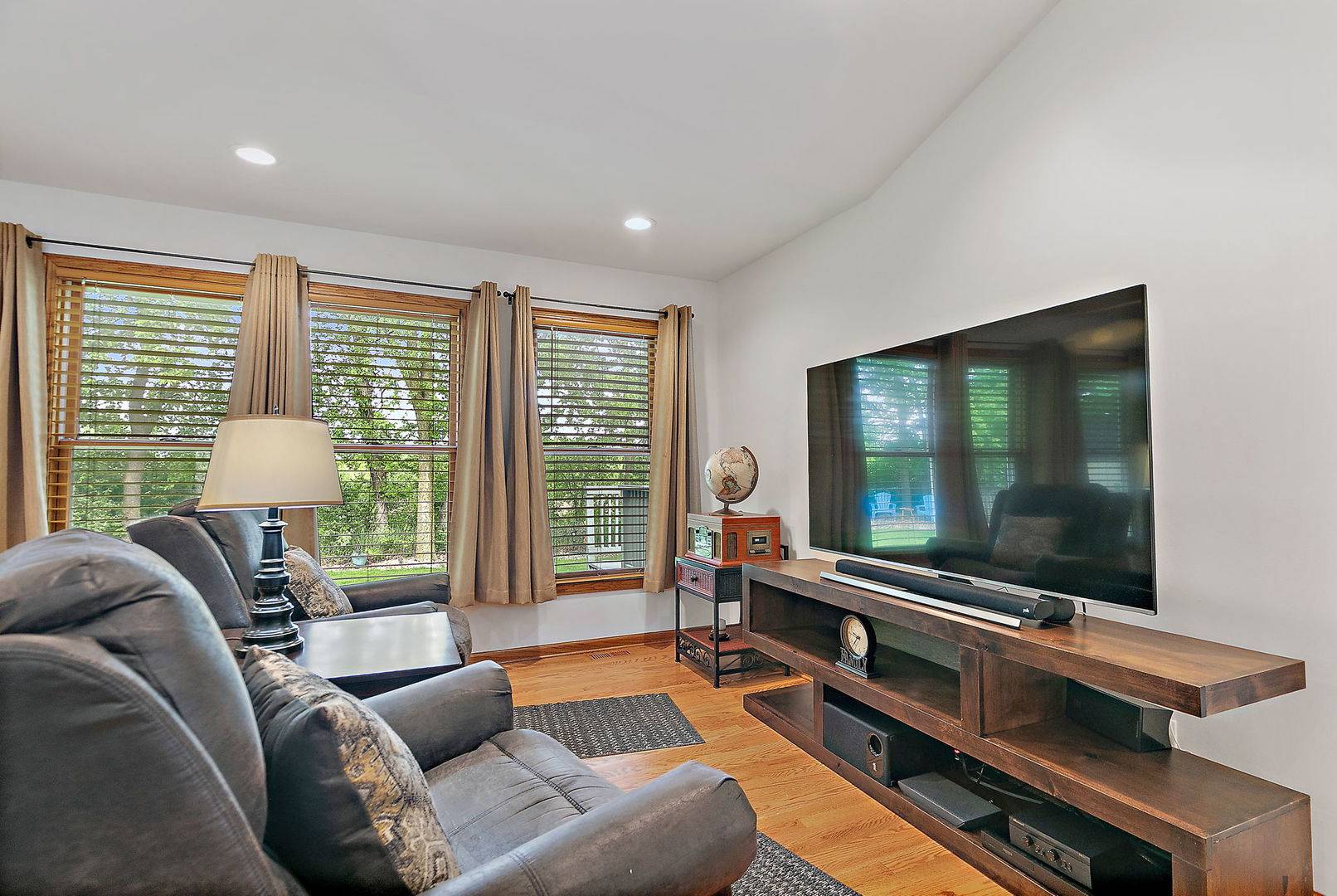 Dekalb, IL 60115,672 Bush ST