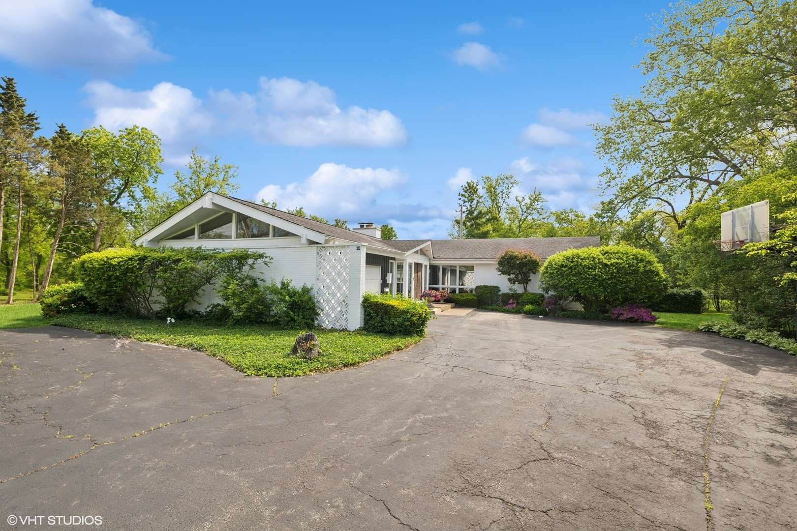 Highland Park, IL 60035,325 Seven Pines CIR