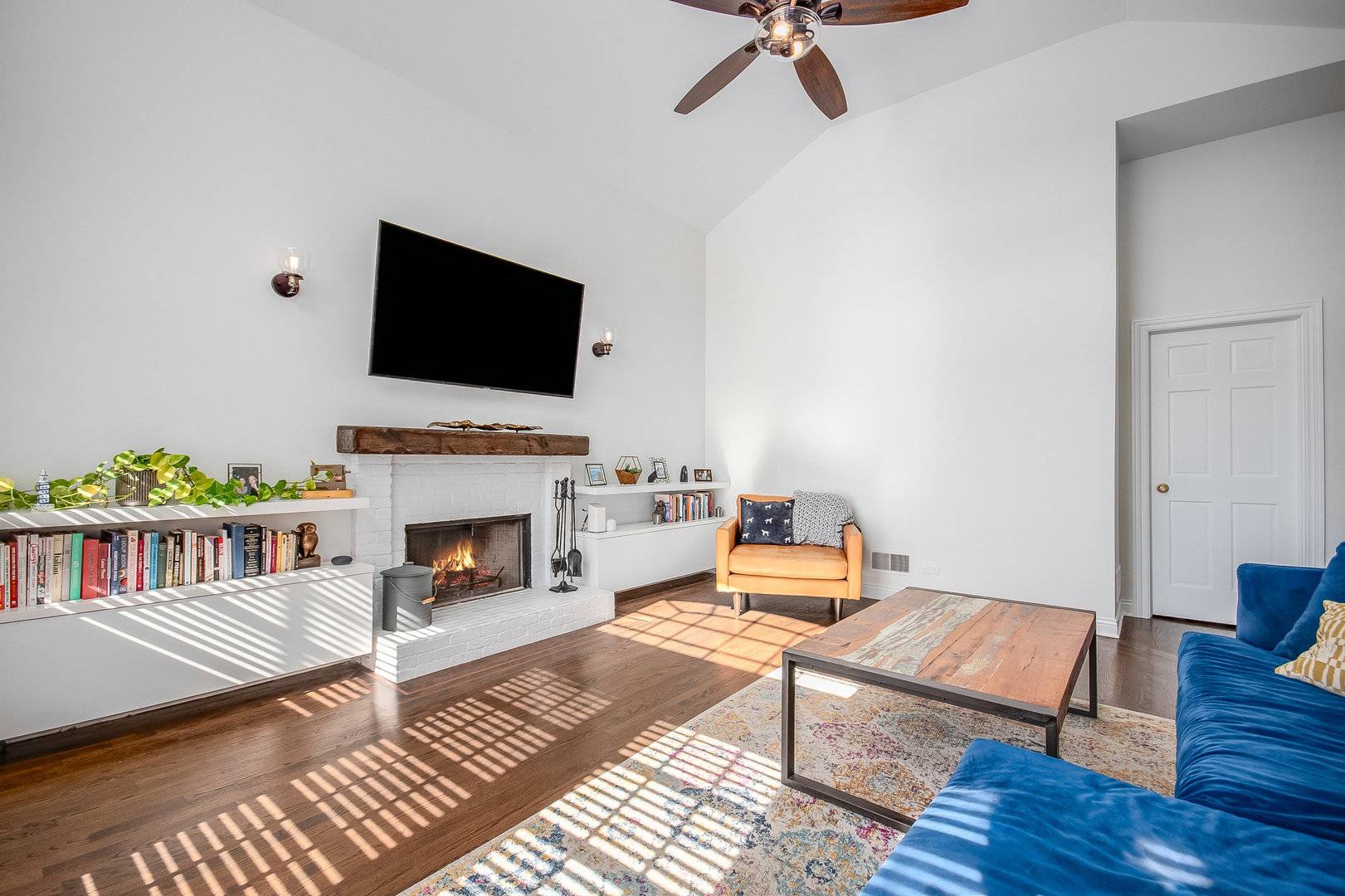 Chicago, IL 60613,930 W Cuyler AVE #3W