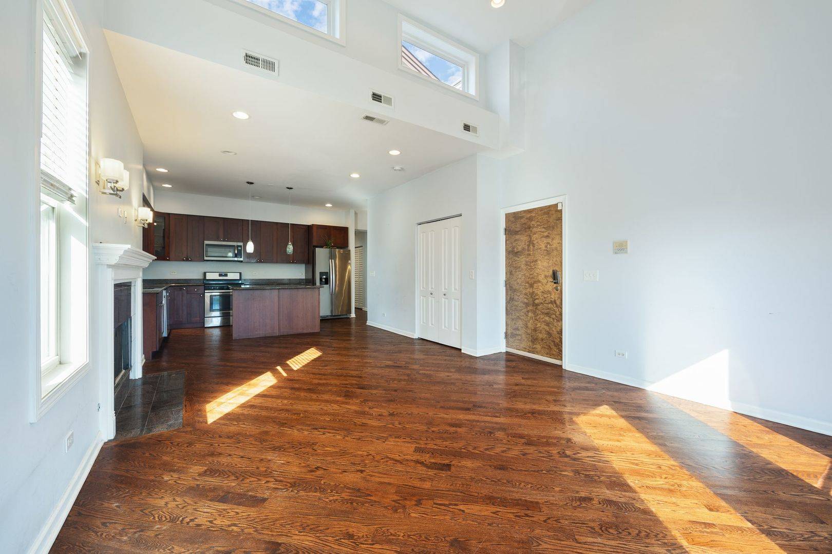 Chicago, IL 60615,4800 S St Lawrence AVE #3S