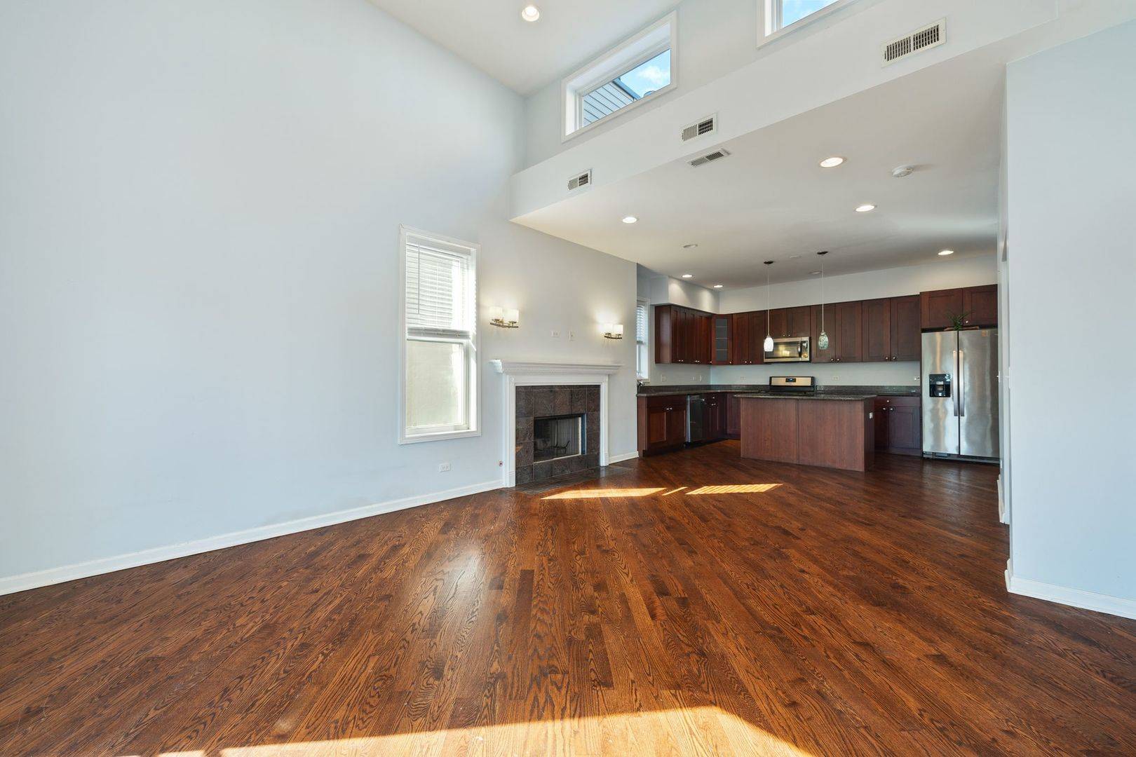 Chicago, IL 60615,4800 S St Lawrence AVE #3S