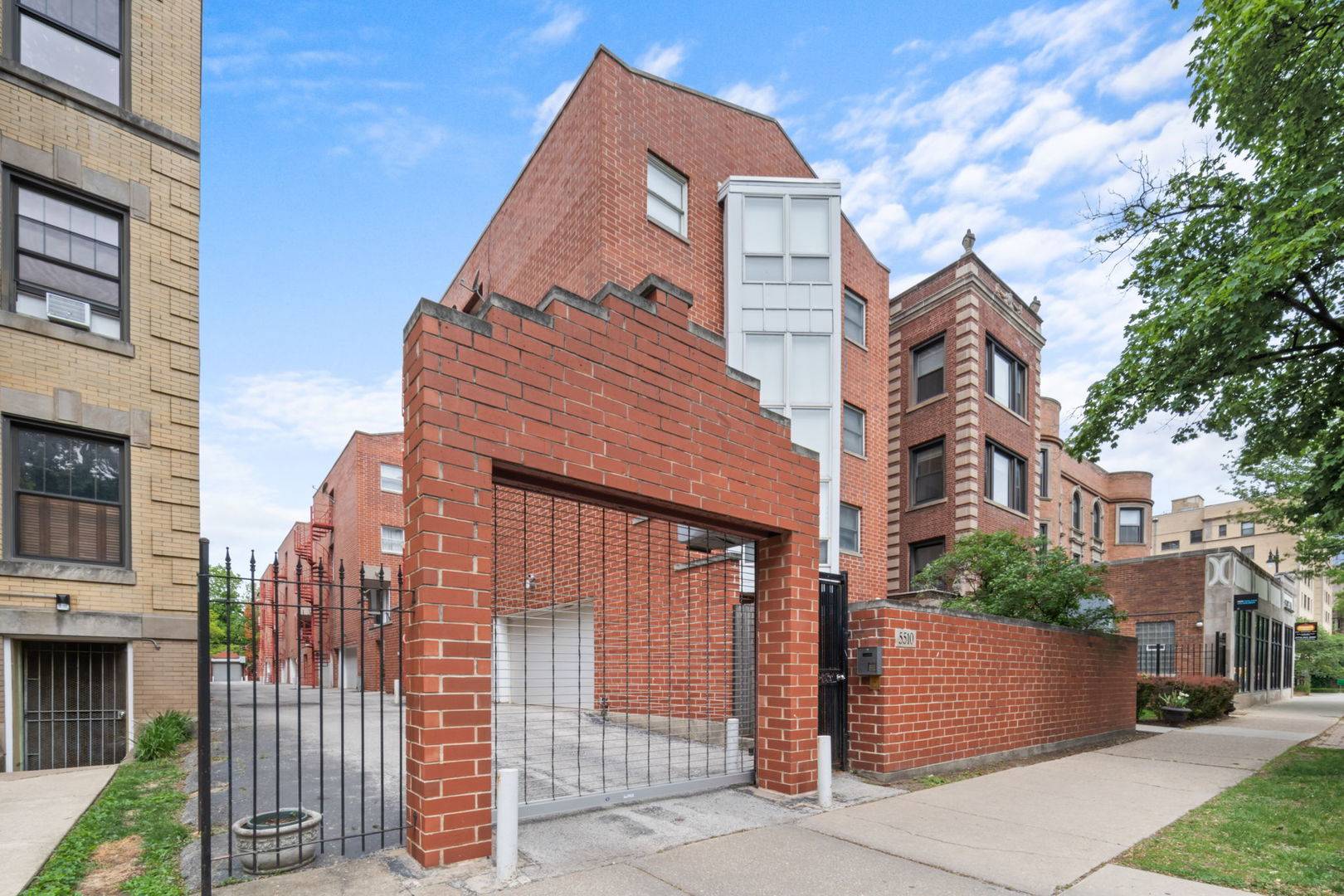 Chicago, IL 60637,5510 S Cornell AVE #E