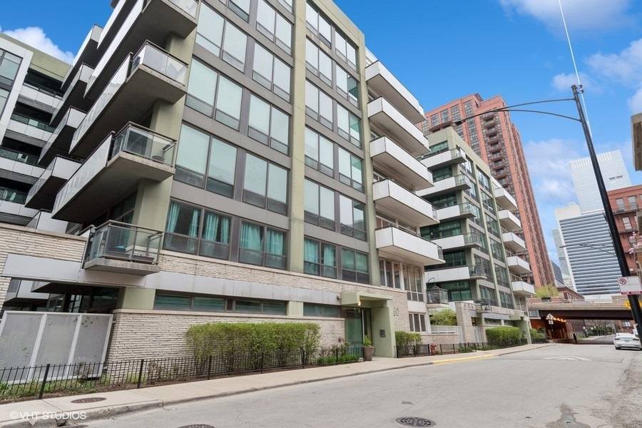 Chicago, IL 60661,660 W Wayman ST #701