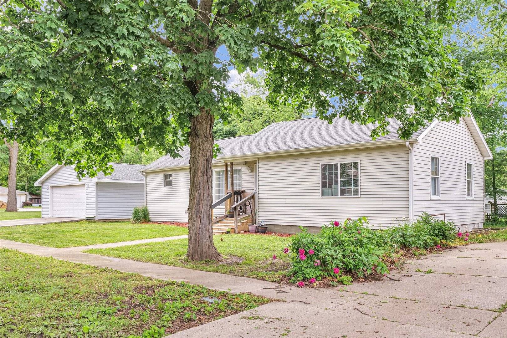 Farmer City, IL 61842,318 W Market ST