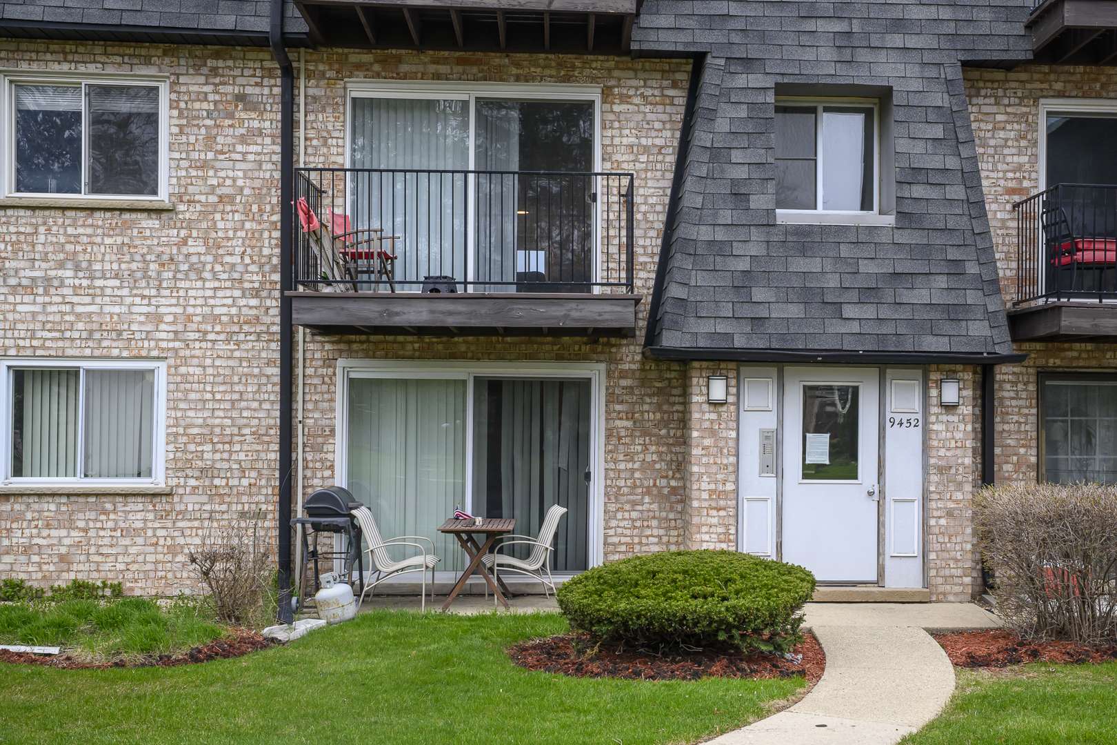 Des Plaines, IL 60016,9452 BAY COLONY DR #2W