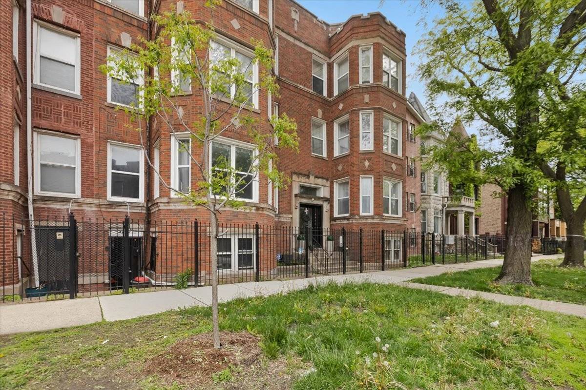 Chicago, IL 60615,4842 S Michigan AVE #2S