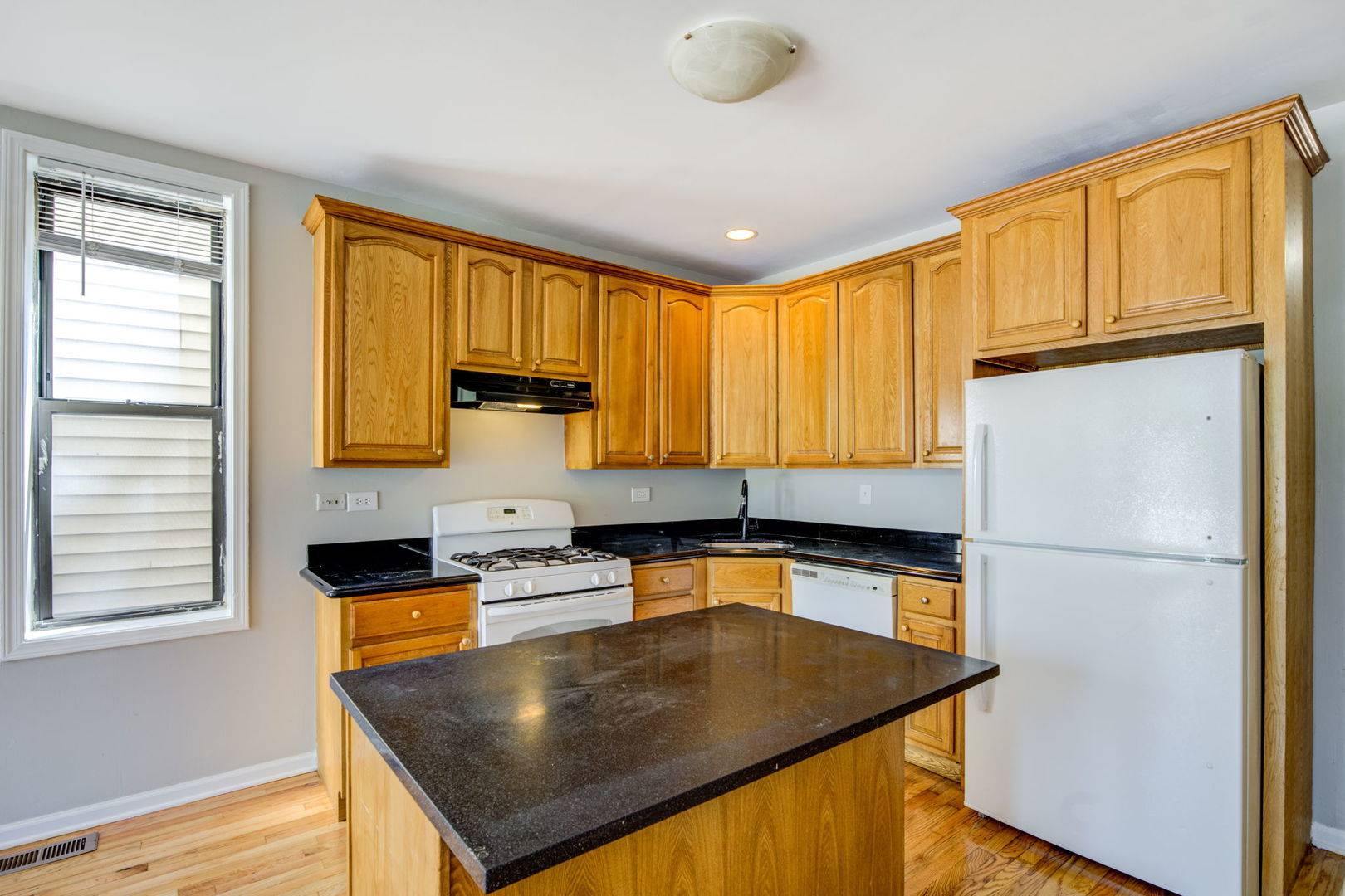 Chicago, IL 60609,947 W 51st ST