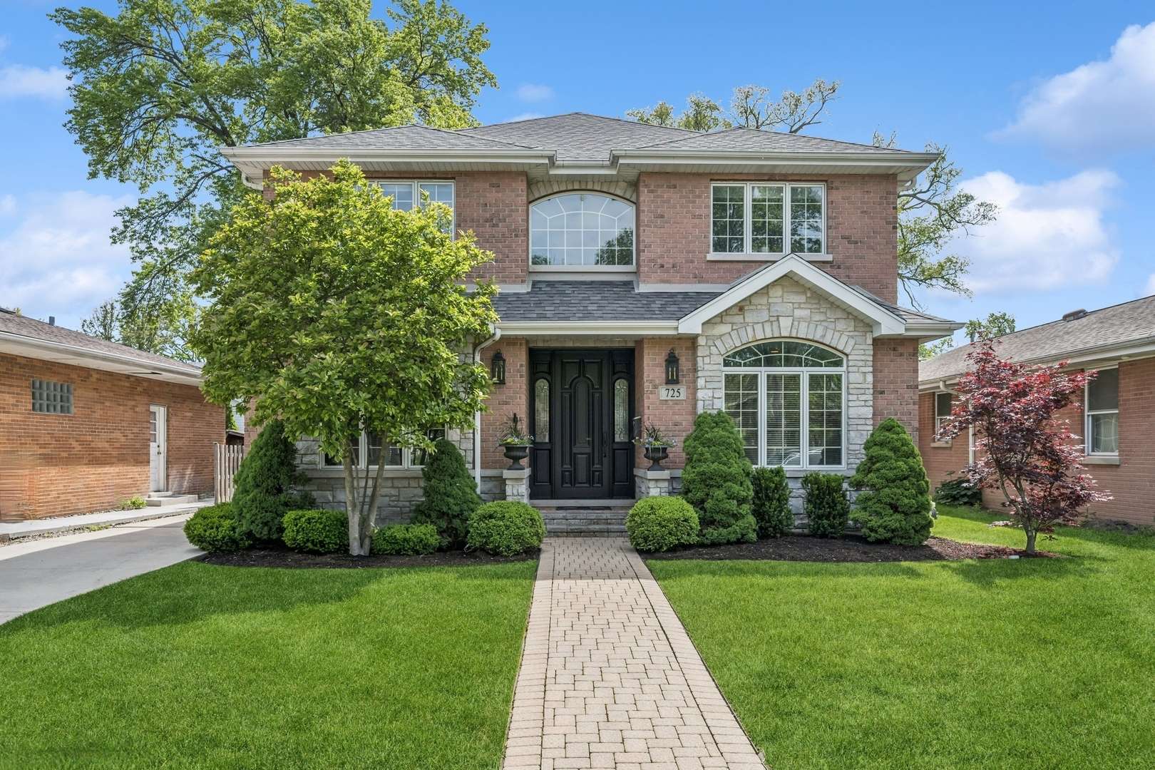 Park Ridge, IL 60068,725 PARK PLAINE AVE