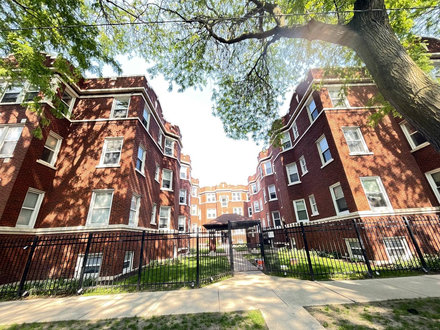 Chicago, IL 60626,6423 N Greenview AVE #3E