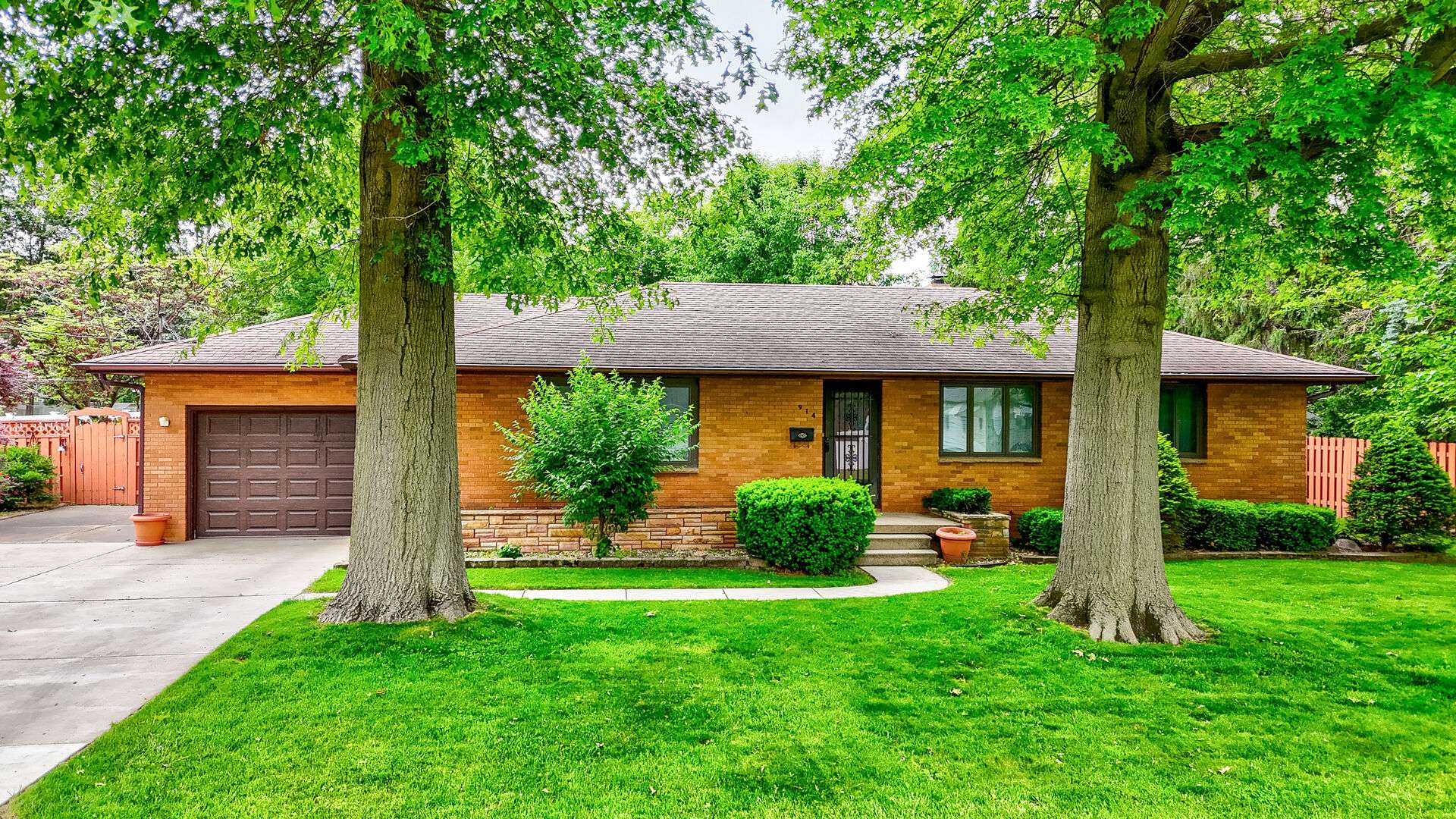 Streator, IL 61364,914 Laura AVE