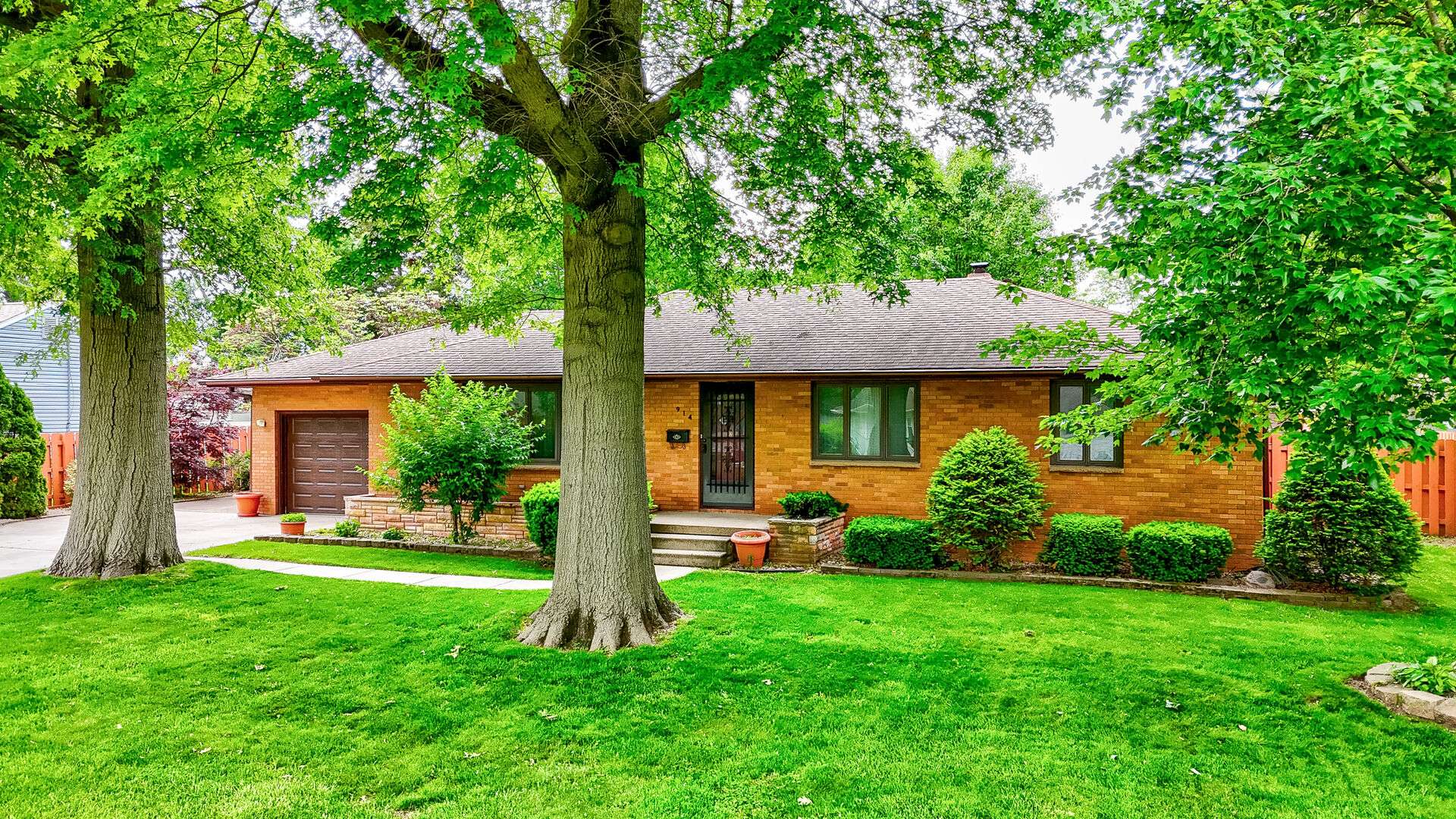 Streator, IL 61364,914 Laura AVE