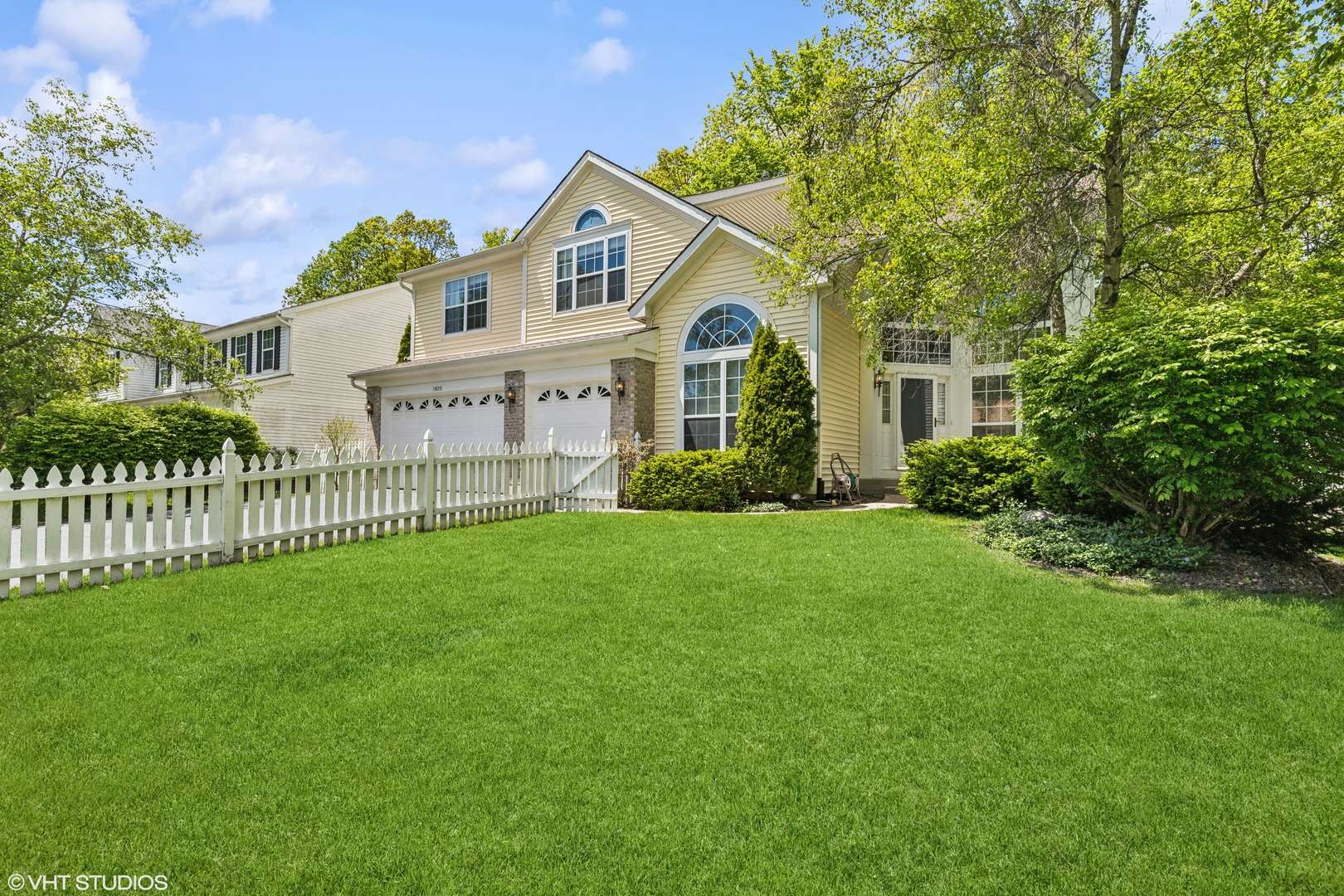 Libertyville, IL 60048,1820 S Falcon DR