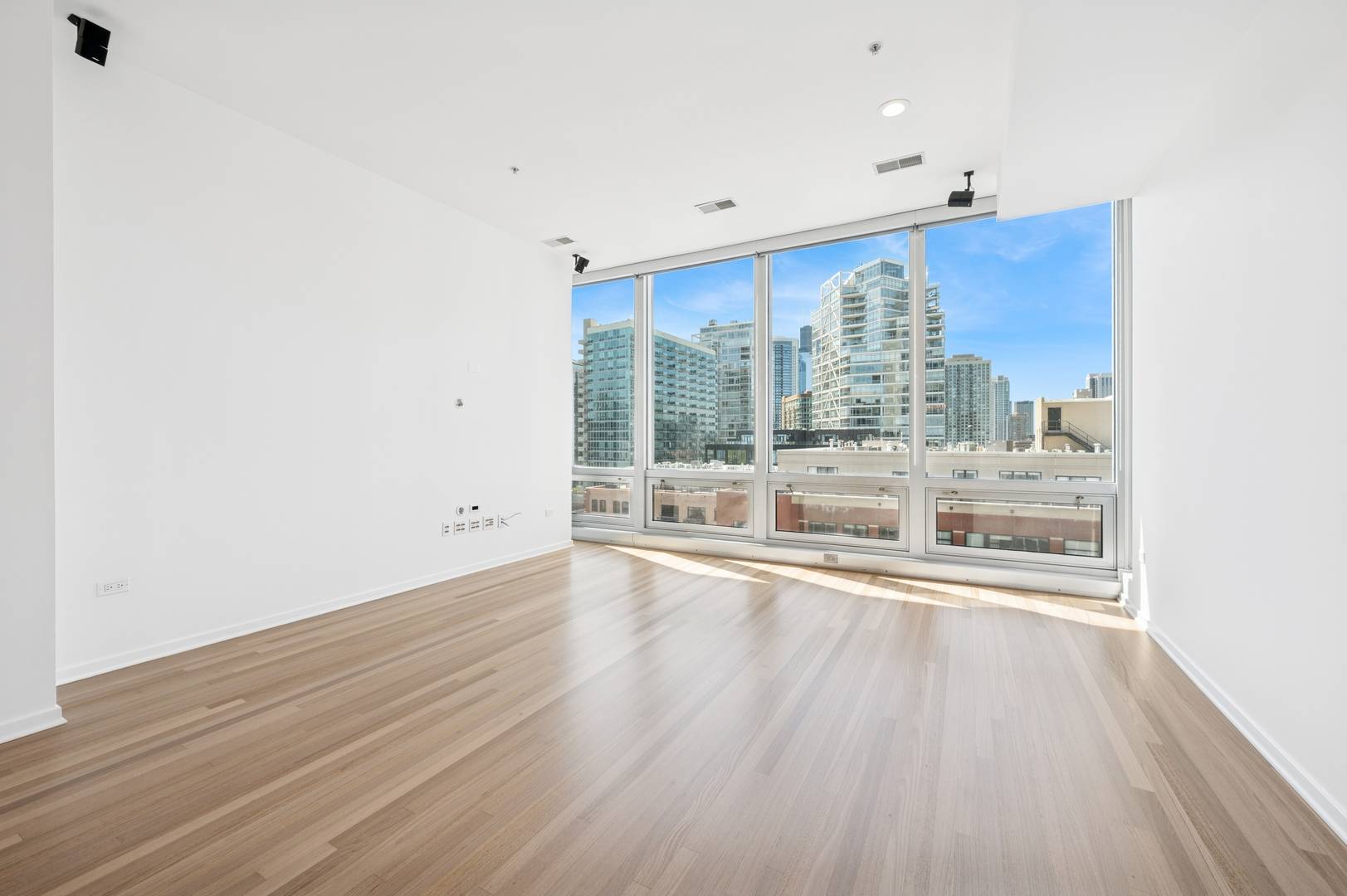 Chicago, IL 60654,500 W SUPERIOR ST #805