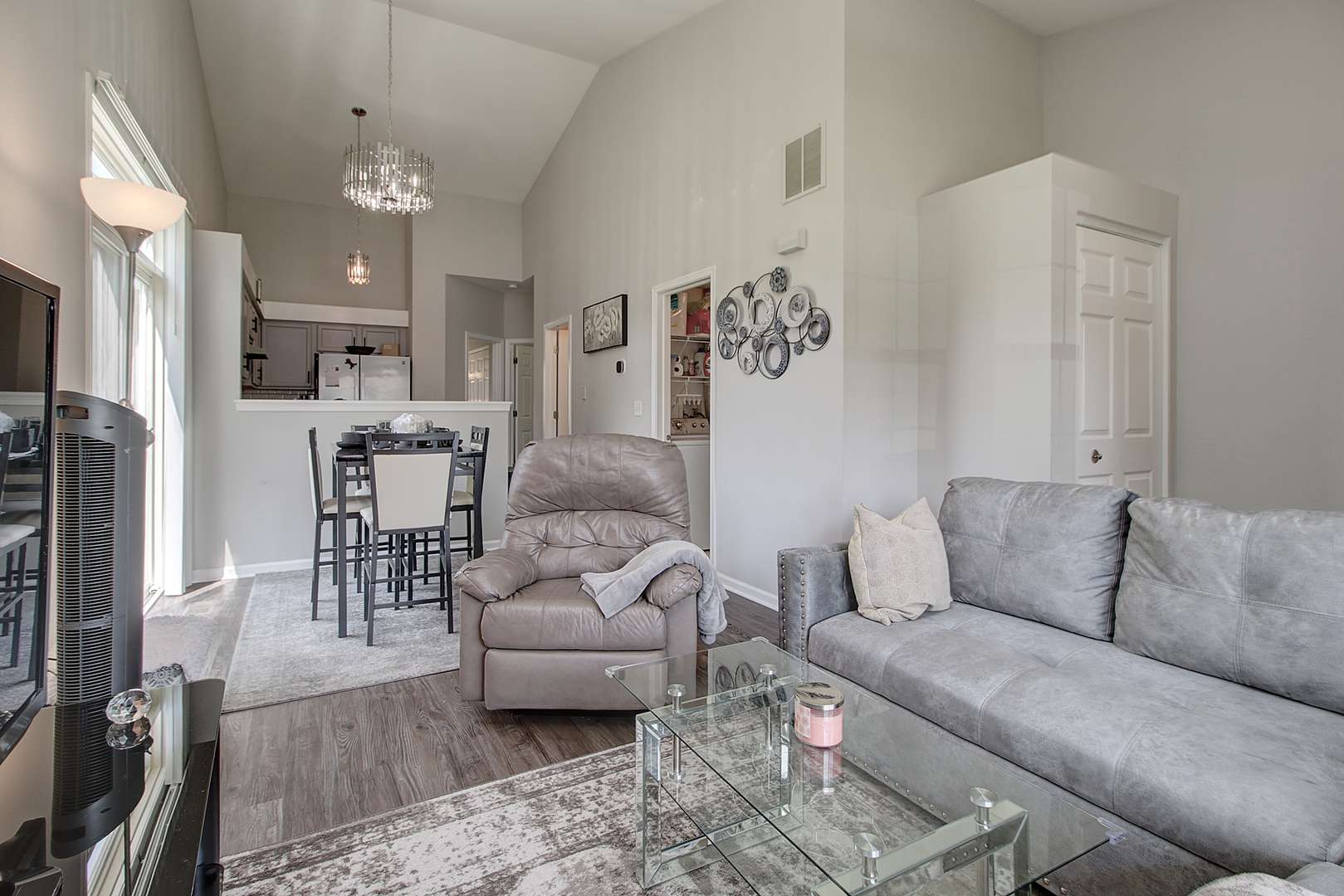 Romeoville, IL 60446,378 Reston CIR