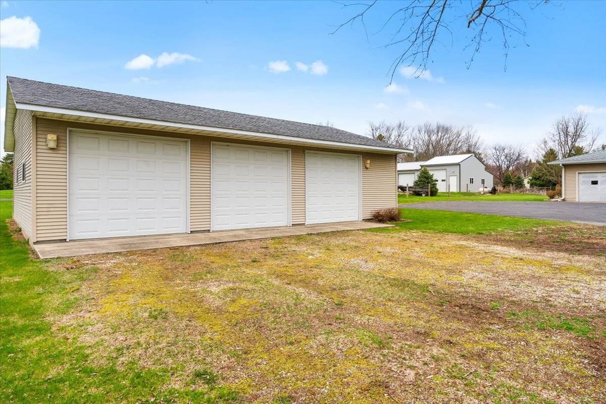 Harvard, IL 60033,7112 Altenburg RD