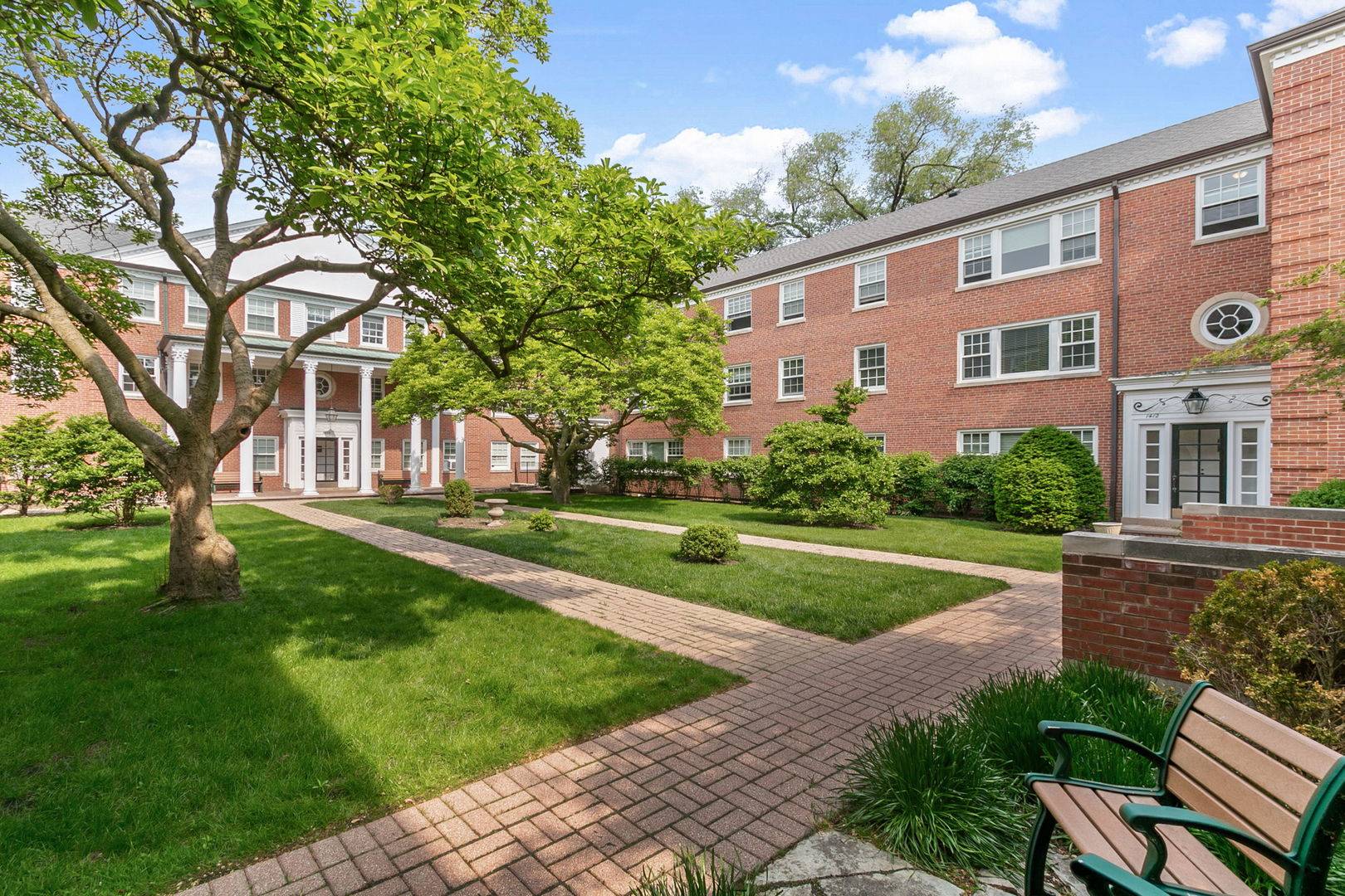Evanston, IL 60201,1412 Hinman AVE #2W