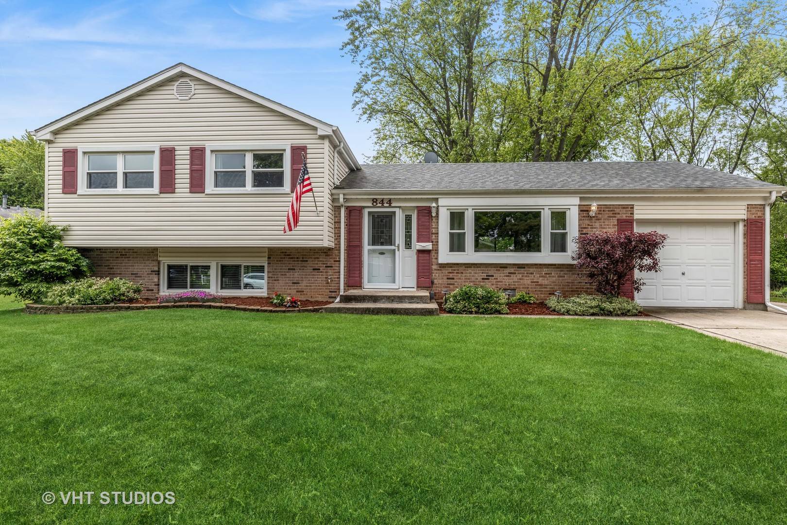 Crystal Lake, IL 60014,844 Kingston LN