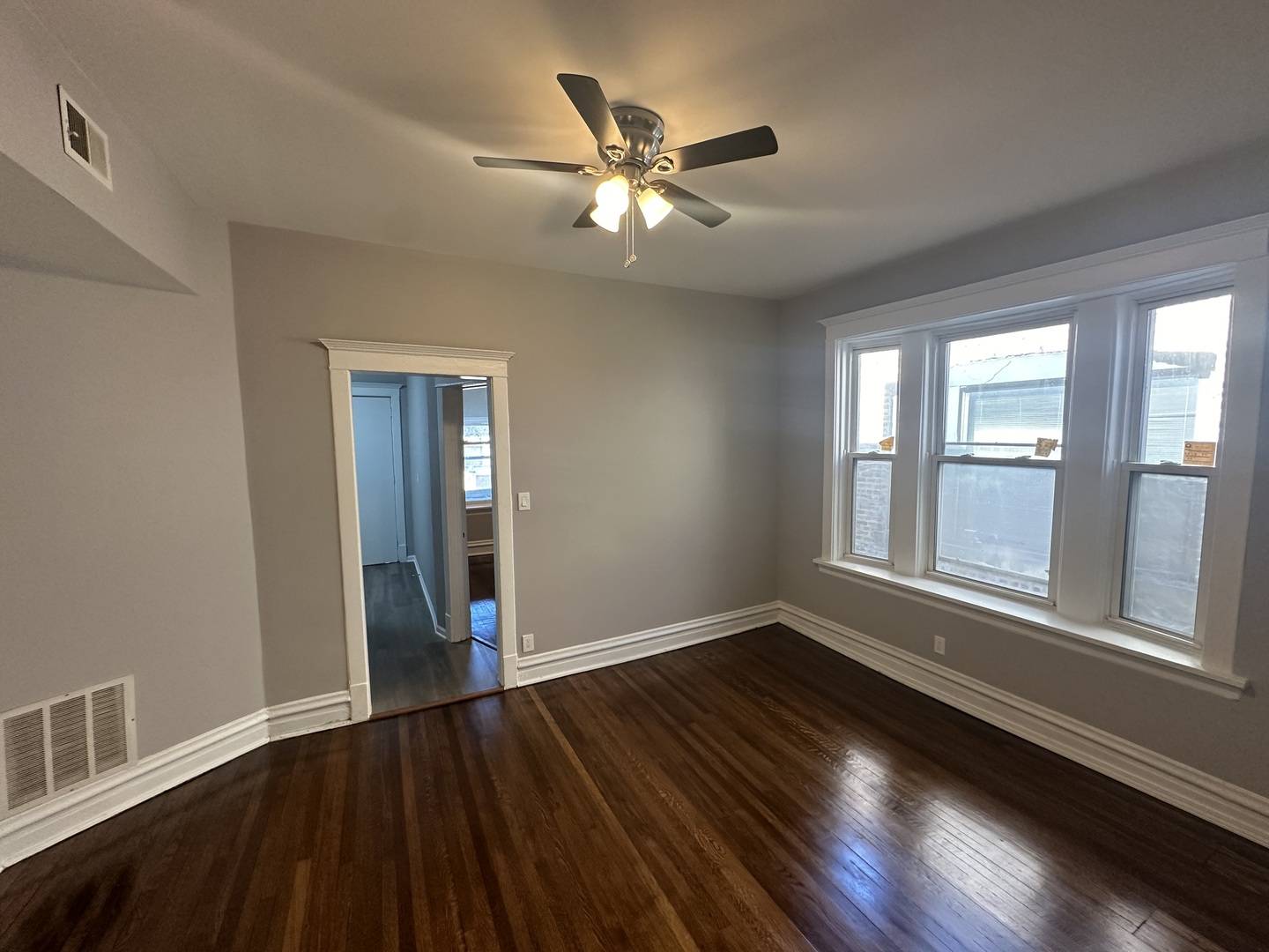 Chicago, IL 60637,6110 S Ingleside AVE #3N