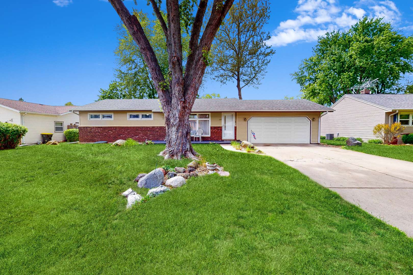 East Dundee, IL 60118,143 Scott DR