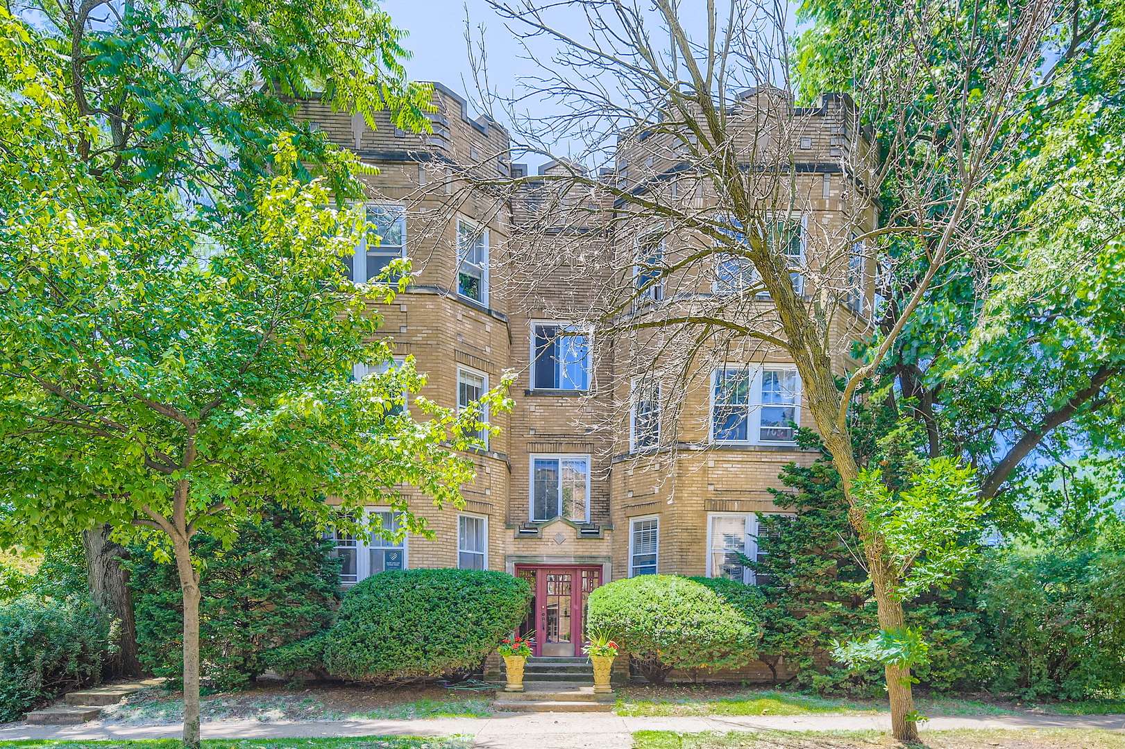Chicago, IL 60660,1511 W Thorndale AVE #2E