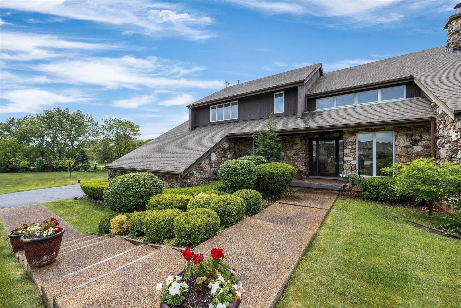 Lemont, IL 60439,7 Surrey RD