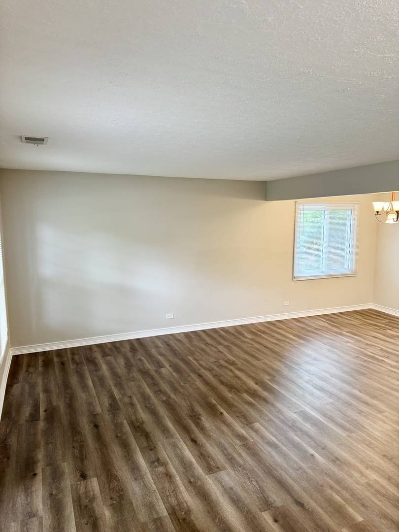 Carol Stream, IL 60188,716 Shining Water DR