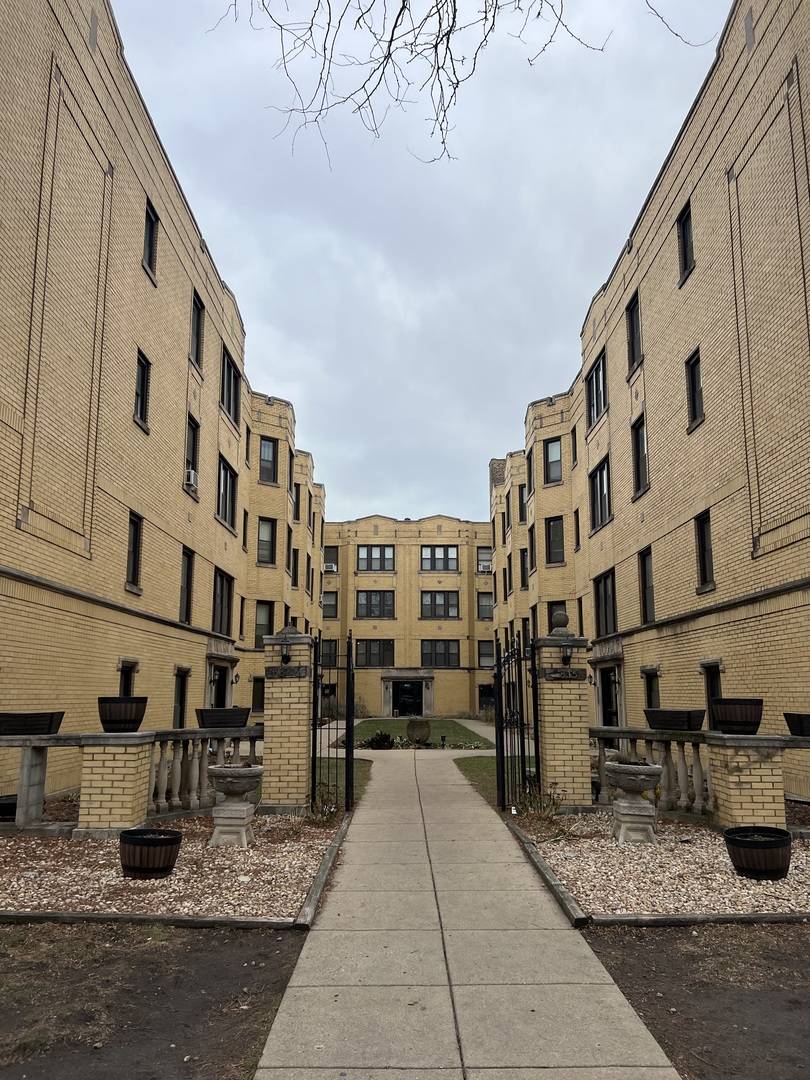 Chicago, IL 60613,3817 N Greenview AVE #1E