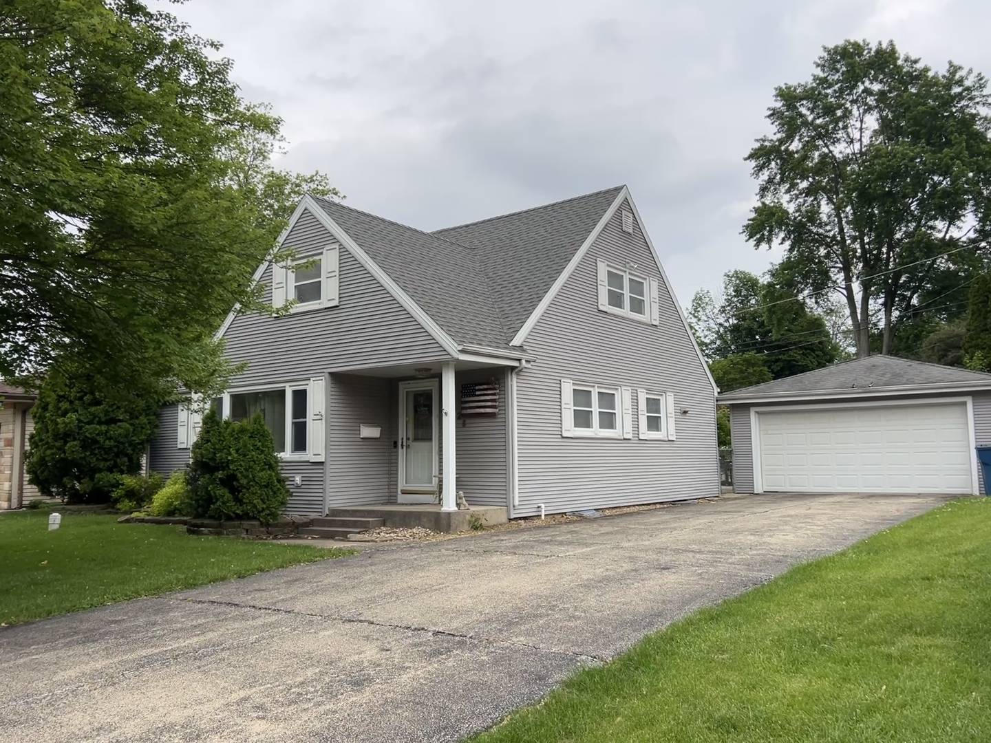 Bradley, IL 60915,528 Hilltop AVE