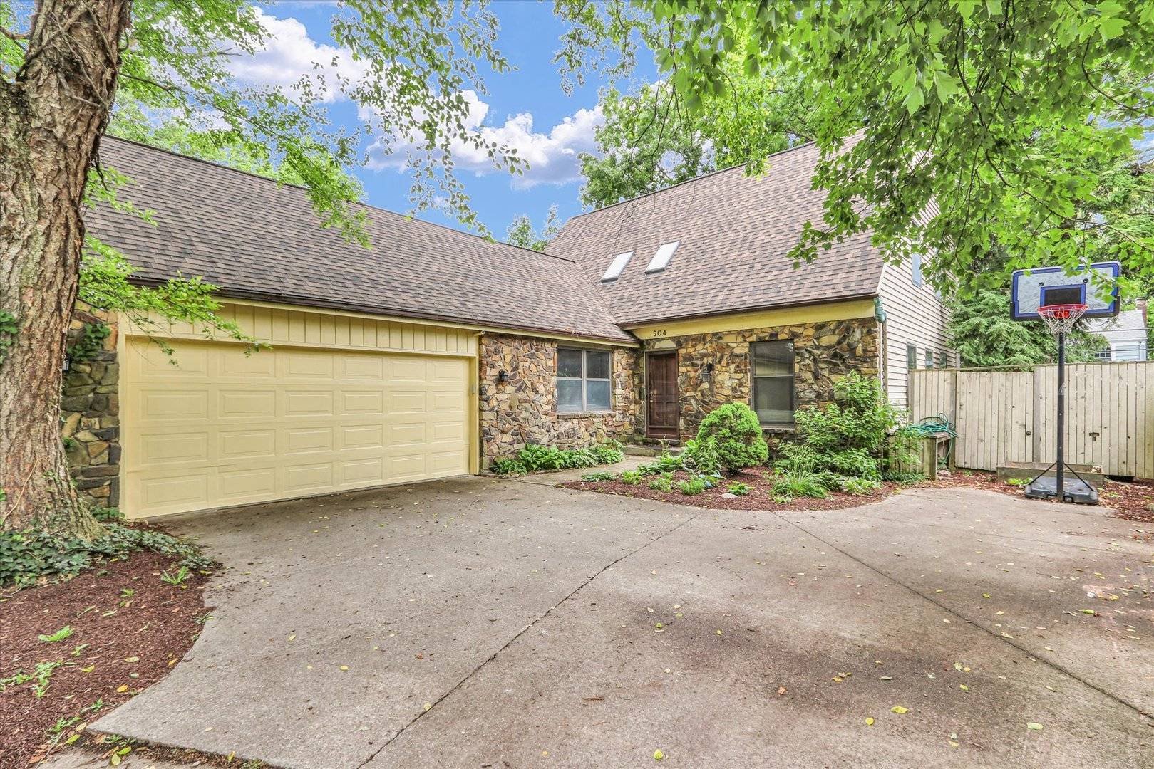 Urbana, IL 61801,504 W Florida AVE