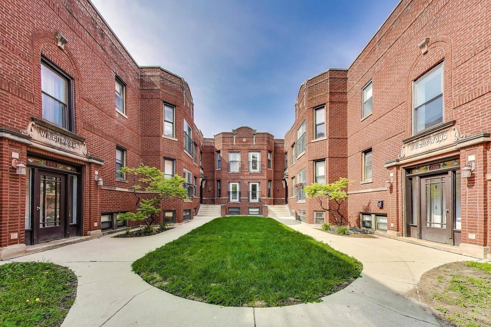 Chicago, IL 60647,3706 W Wrightwood AVE #3A