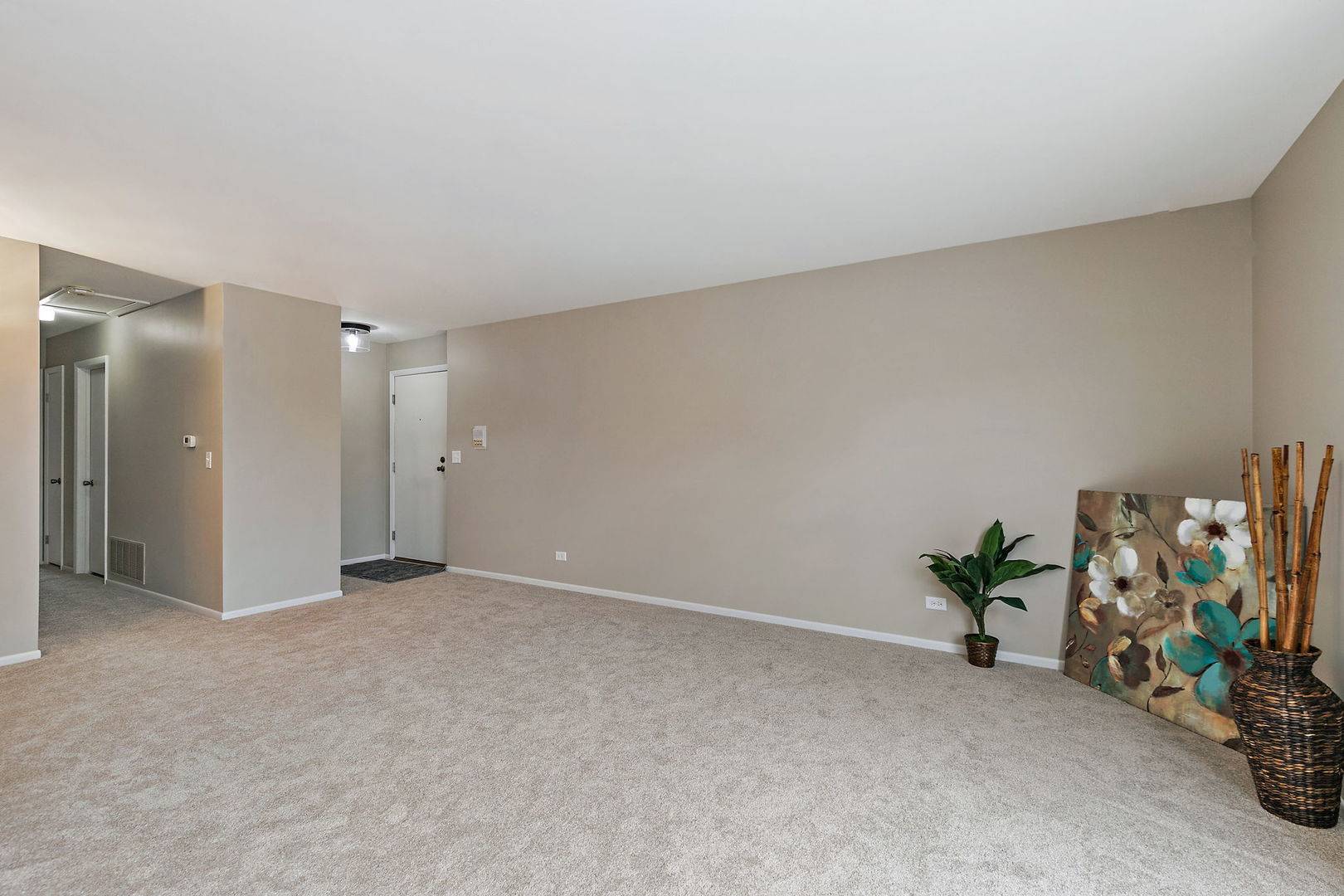 Schaumburg, IL 60193,218 Deerpath CT #B2