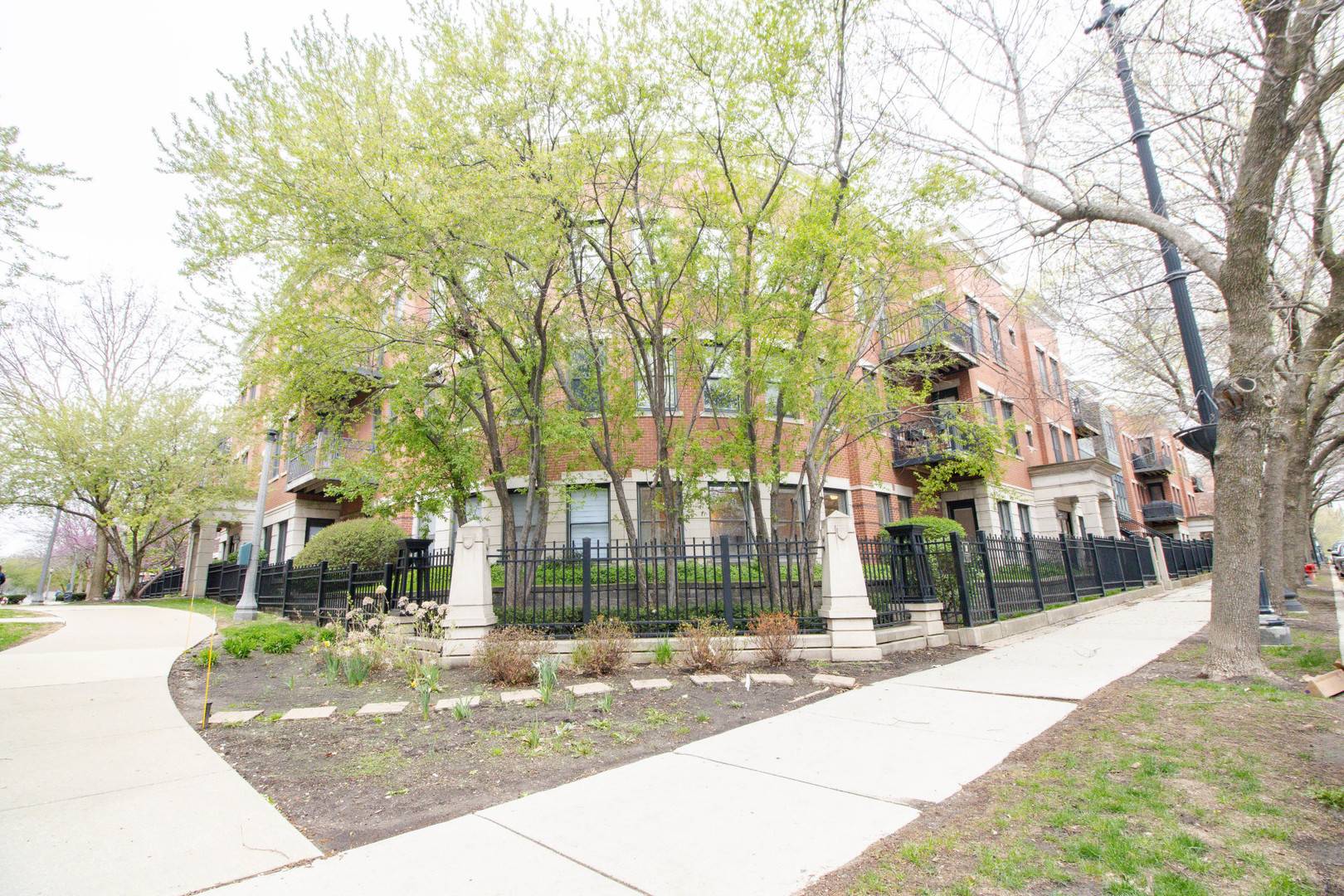 Chicago, IL 60607,1500 S Halsted ST #1B