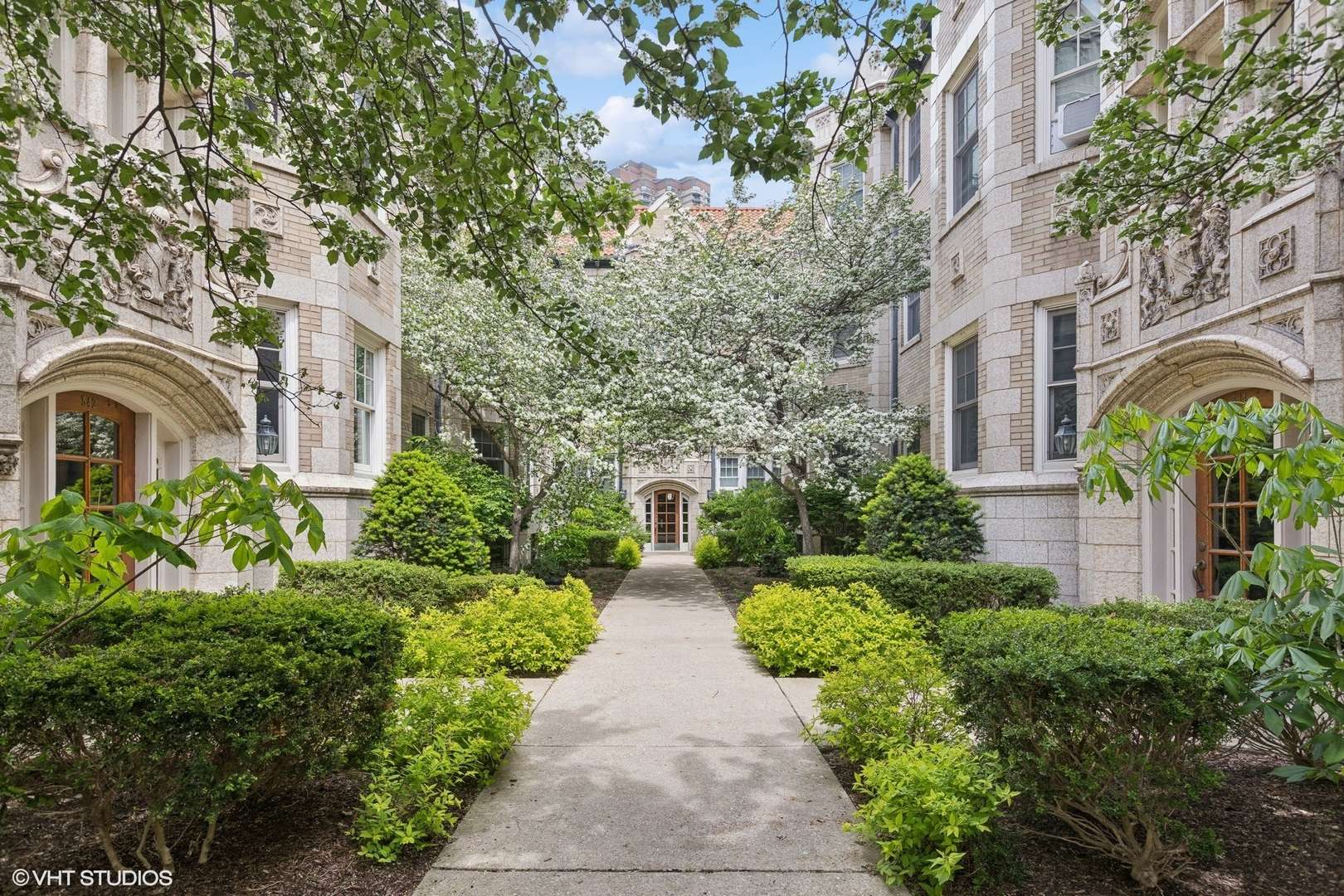Chicago, IL 60657,534 W Brompton AVE #1N