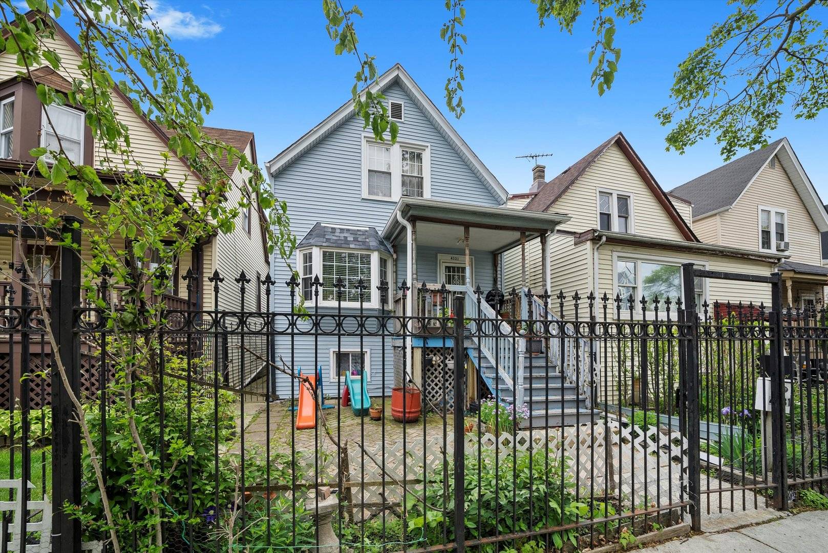 Chicago, IL 60639,4331 W McLean AVE