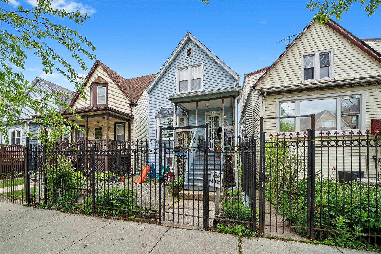 Chicago, IL 60639,4331 W McLean AVE