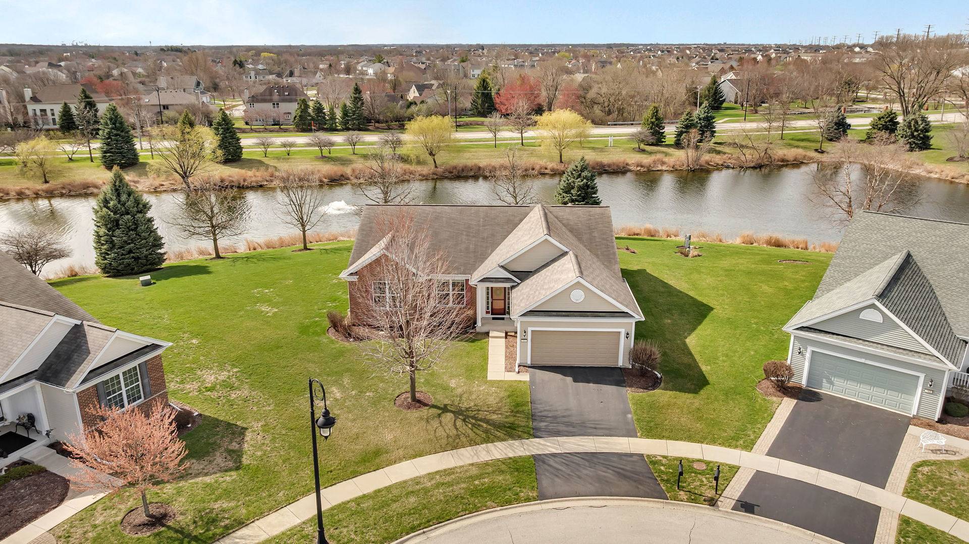 Shorewood, IL 60404,814 Glory CT