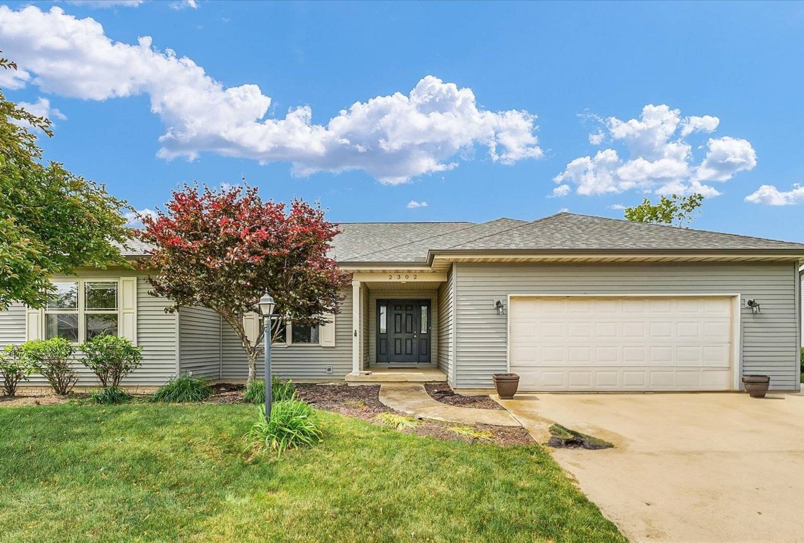 Mahomet, IL 61853,2302 Slade LN