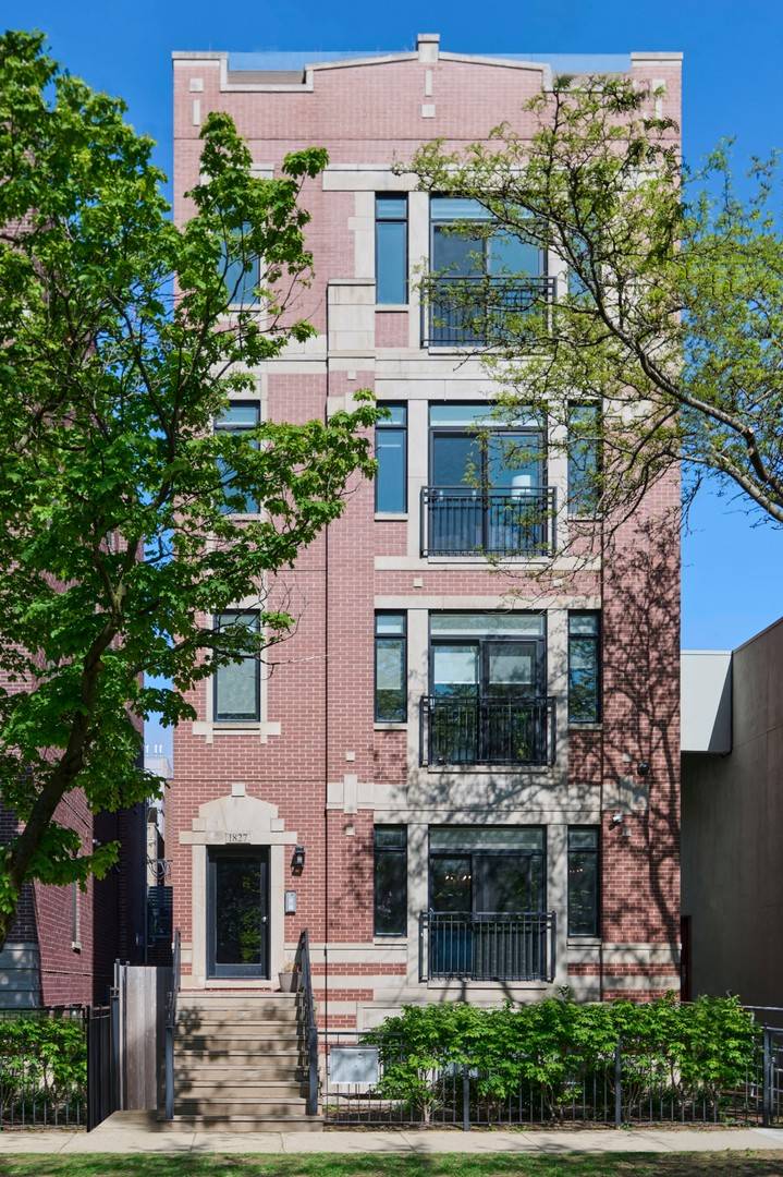 Chicago, IL 60614,1827 N Larrabee ST #4