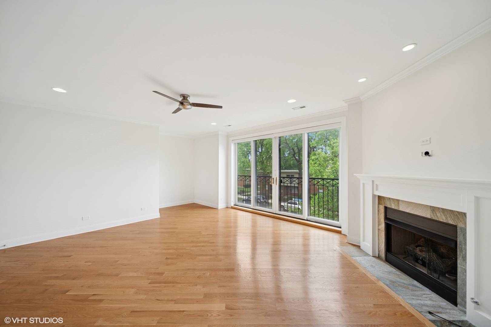 Chicago, IL 60653,3560 S Giles AVE #2