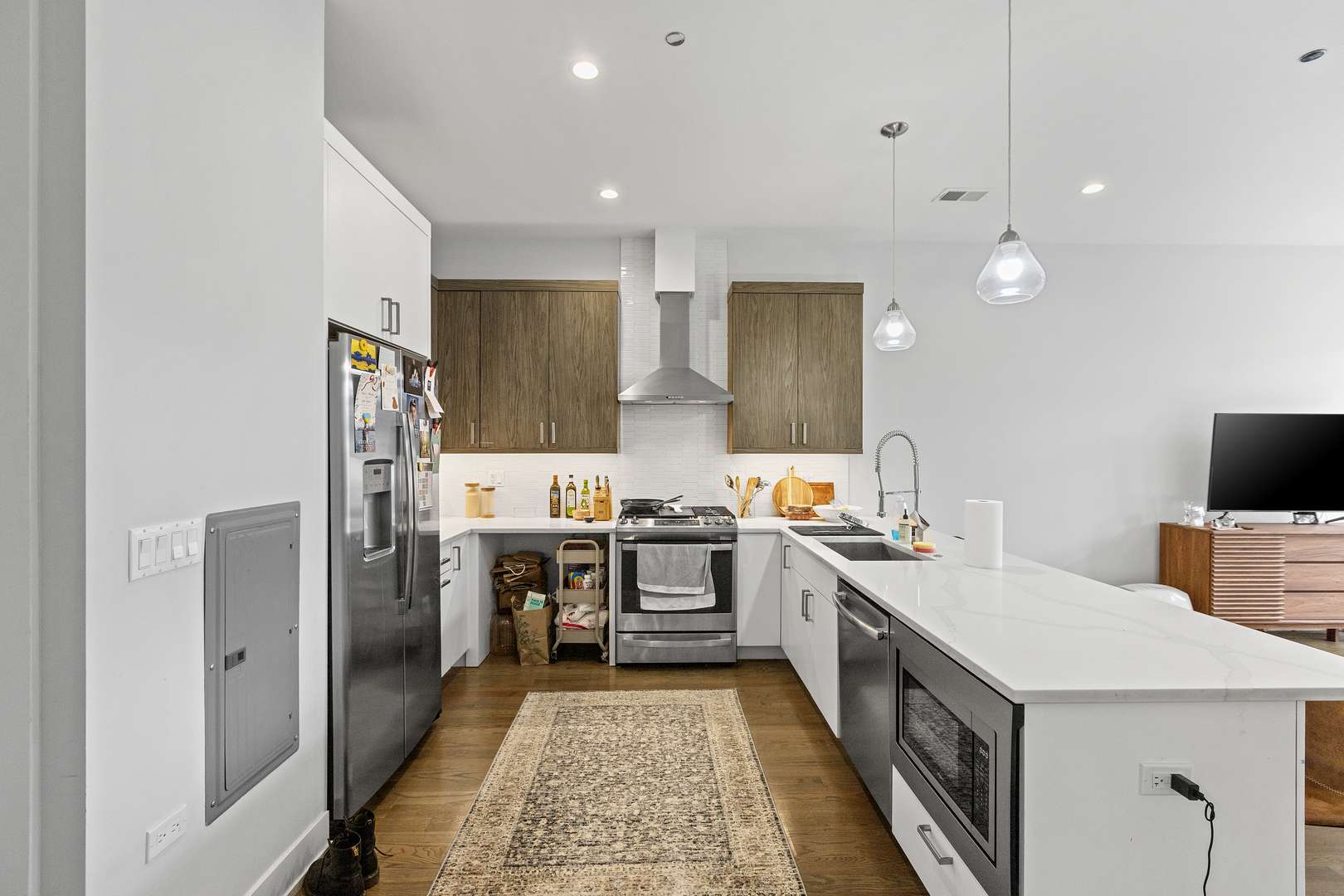 Chicago, IL 60612,2217 W Madison ST #412