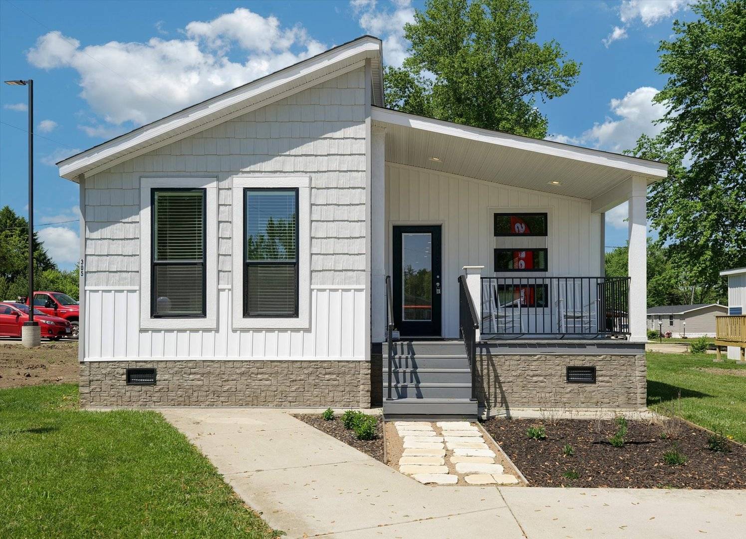 Mahomet, IL 61853,305 McLean ST