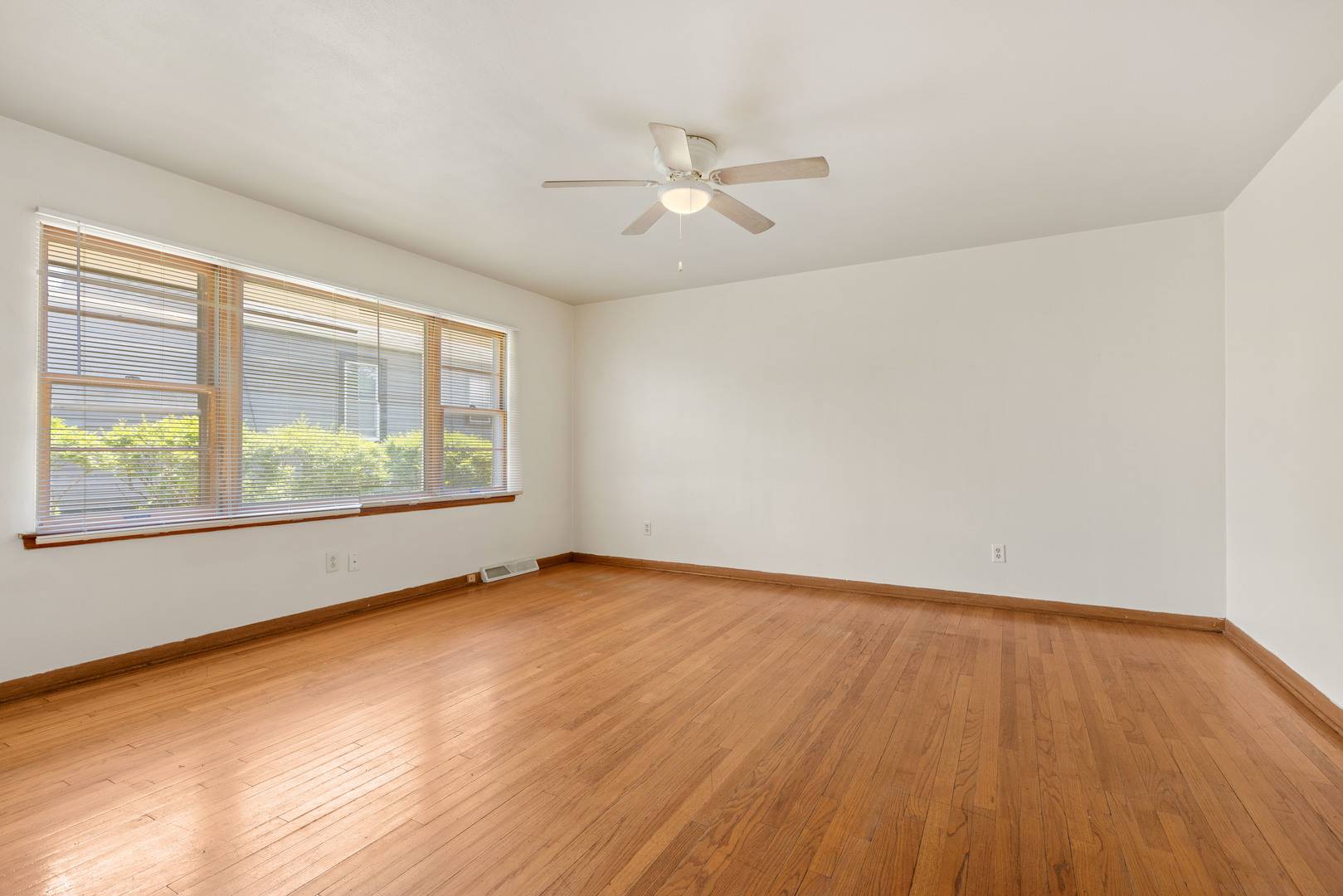 Rockford, IL 61101,3229 Liberty DR