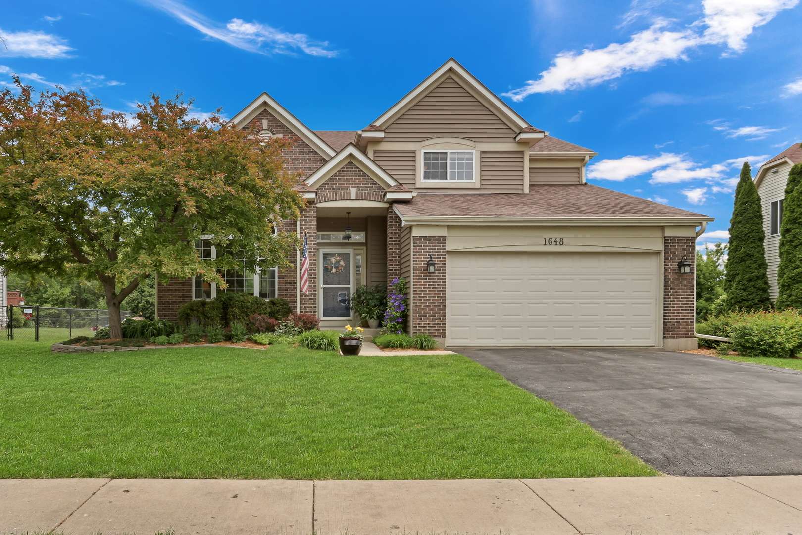 Grayslake, IL 60030,1648 NORMANDY WOODS CT