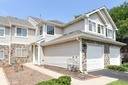 Darien, IL 60561,1038 Hinswood DR #1038
