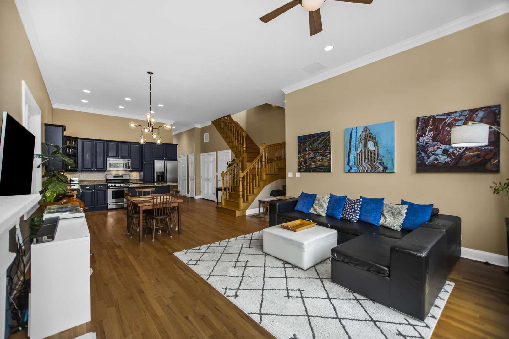 Chicago, IL 60657,3346 N SOUTHPORT AVE #4S