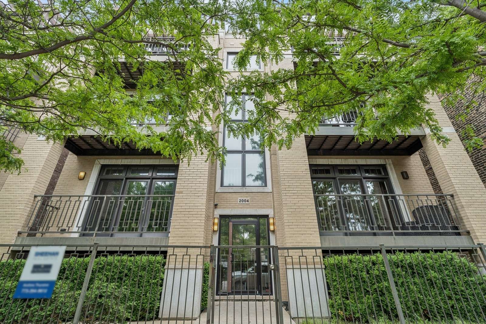 Chicago, IL 60612,2004 W Erie ST #1W