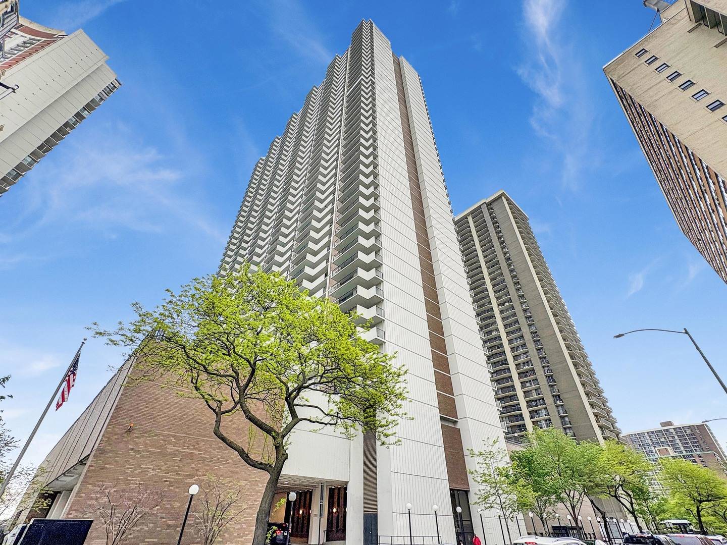 Chicago, IL 60660,6033 N SHERIDAN RD #8E