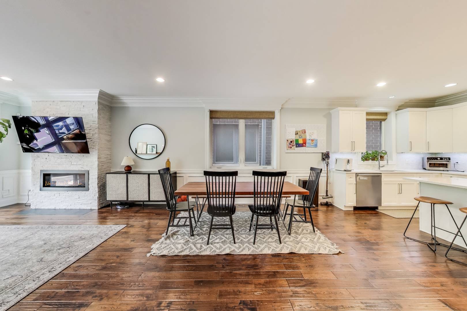 Chicago, IL 60618,2312 W Belmont AVE #1W