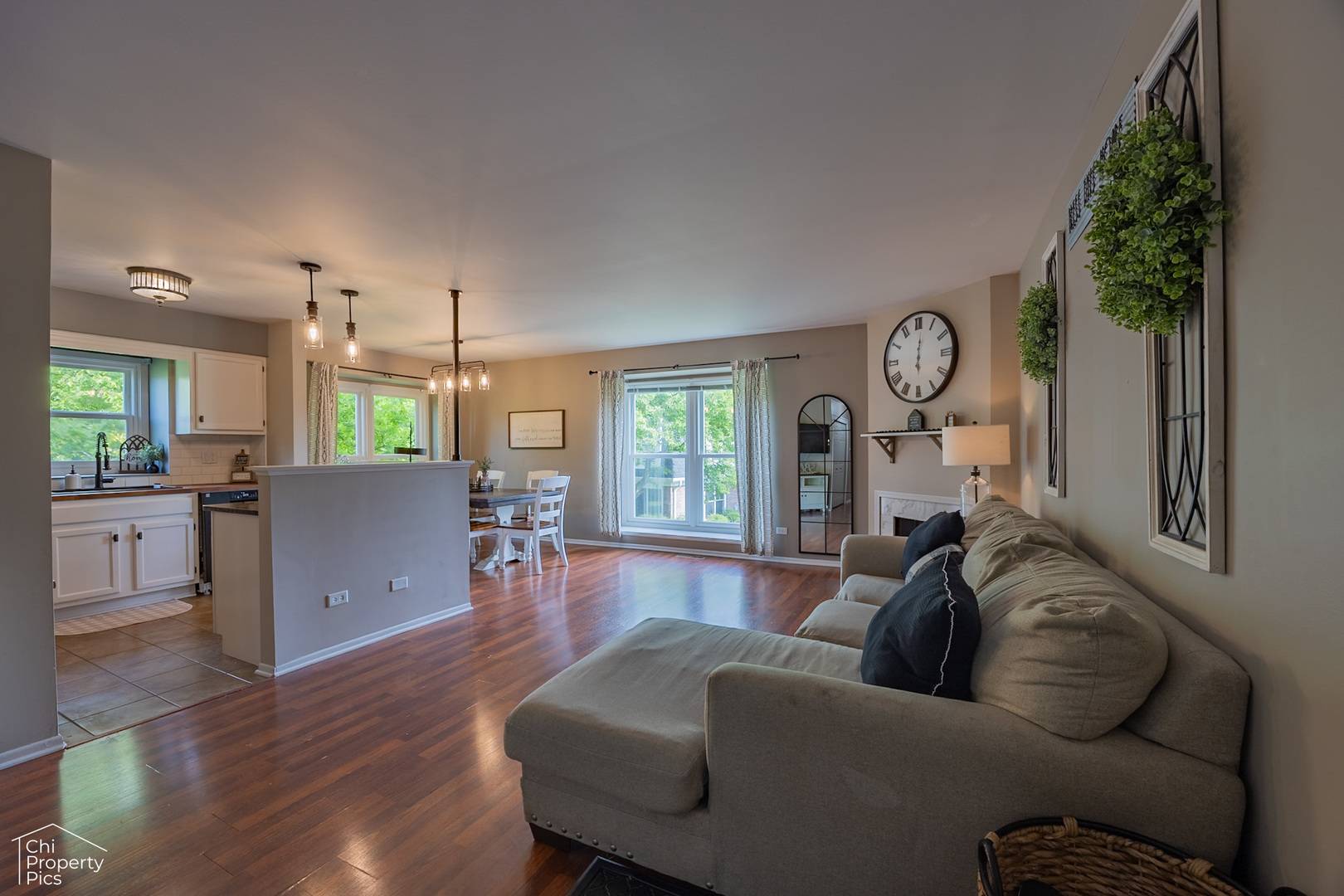 Libertyville, IL 60048,787 Garfield AVE #B