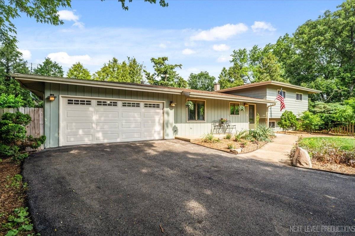 Downers Grove, IL 60516,8132 Fairmount AVE